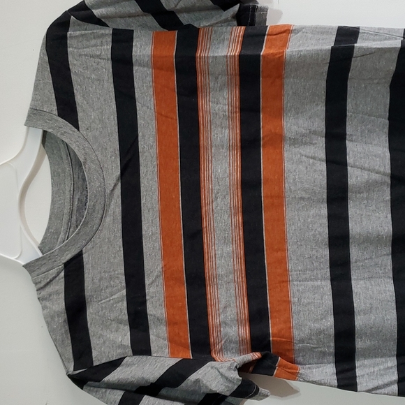 Never worn, boys tshirt - Picture 2 of 3